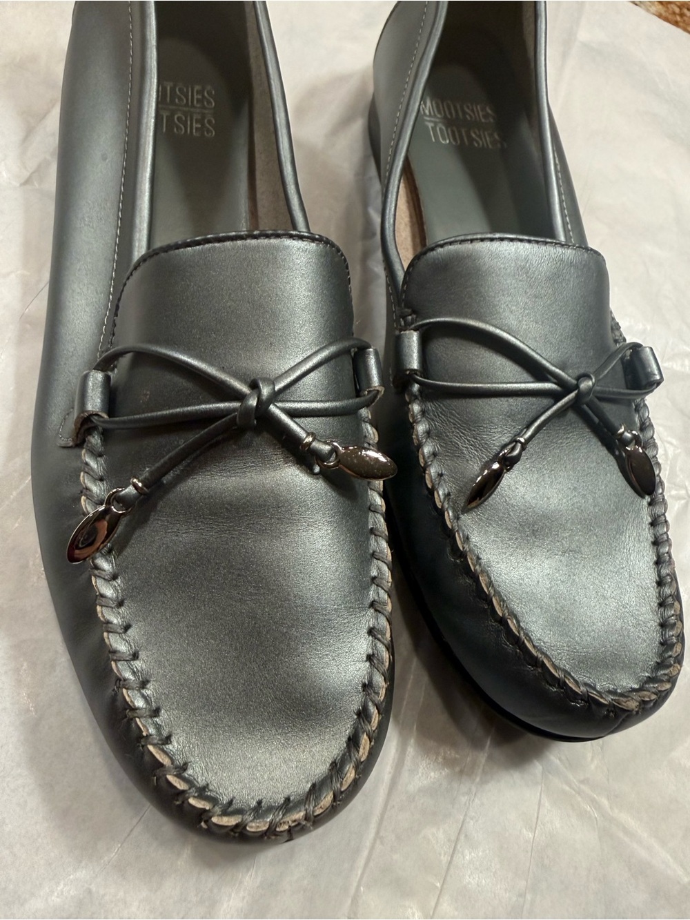New Mootsies Tootsies momallory Metallic Gray Leather Moccasin Loafers